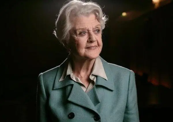 Angela Lansbury meglio di Chuck Norris: l'incredibile vita della Signora in Giallo (che ha messo ko pure Charles Manson)