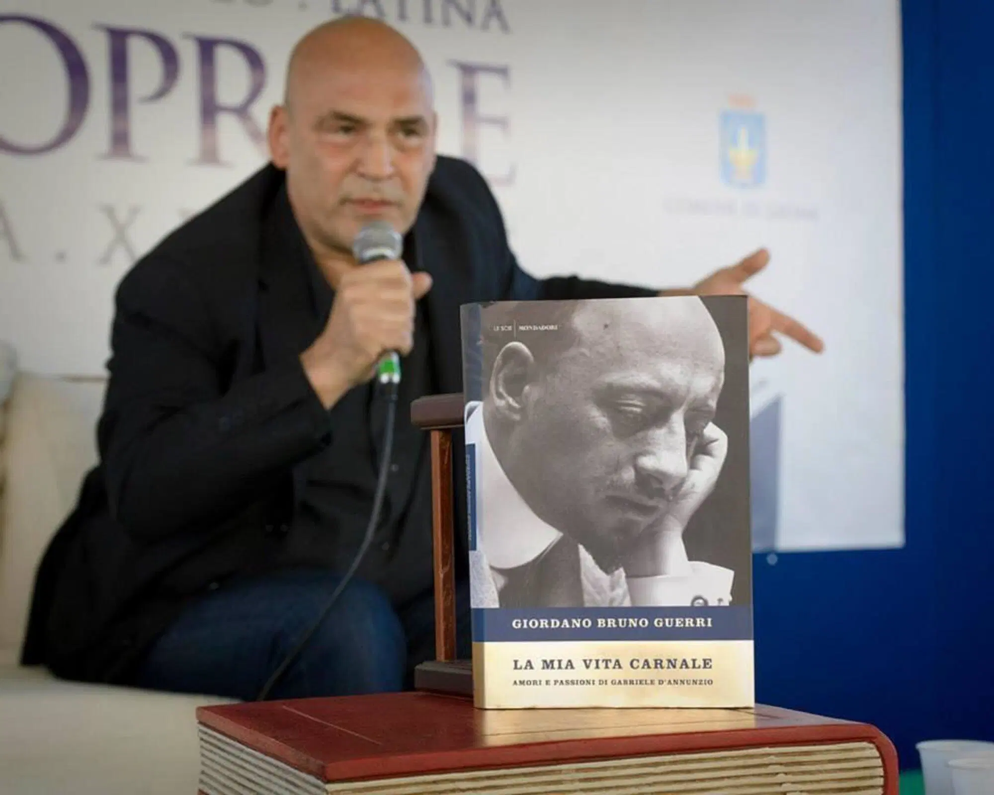 Giordano Bruno Guerri presenta uno dei suoi libri su D'Annunzio