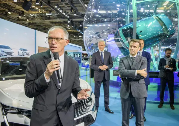 "Si sta uccidendo il futuro della mobilit&agrave;". Perch&eacute; Tavares di Stellantis tira bordate all'elettrico?