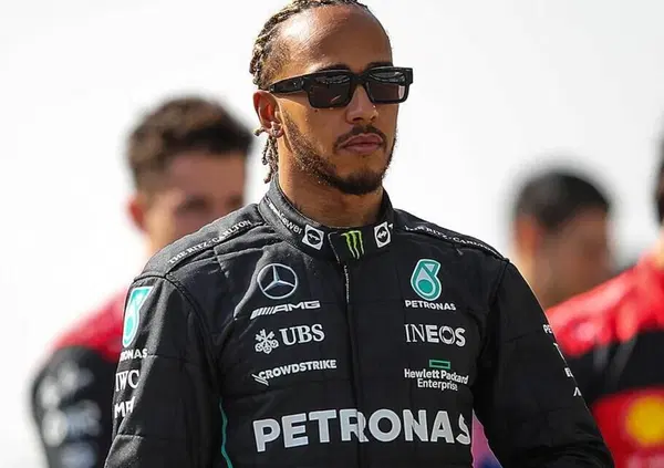 [VIDEO] Lewis Hamilton sfida&hellip; un jet! L&rsquo;ultima impresa del sette volte campione del mondo