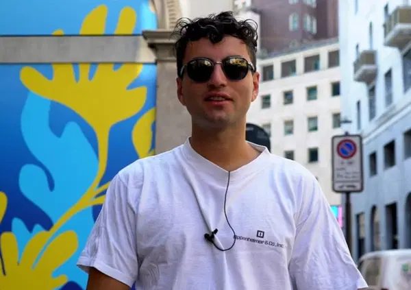 Ok, ma chi ca**o &egrave; Eddy Beef, che chiede a chi ha una supercar &ldquo;cosa fai nella vita per avere questa macchina?&rdquo;