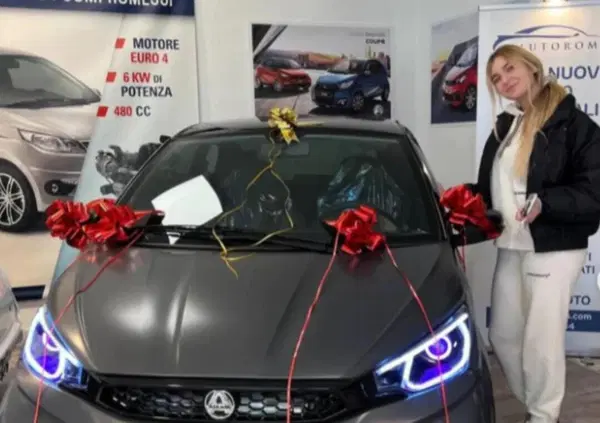 &ldquo;Super regalo&rdquo; per Chanel Totti: ecco la sua prima minicar personalizzata