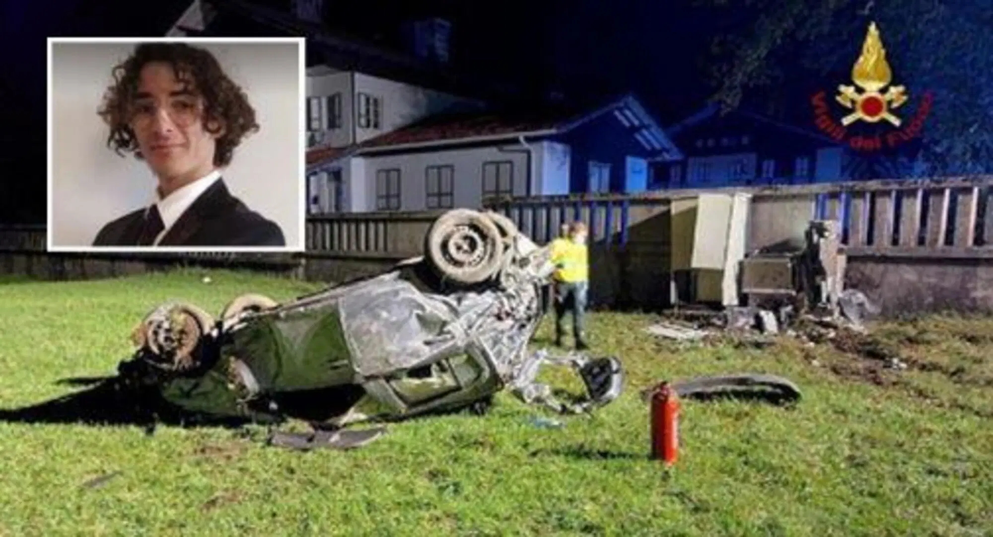 Alessandro Tabaku e la sua auto distrutta dopo l'incidente