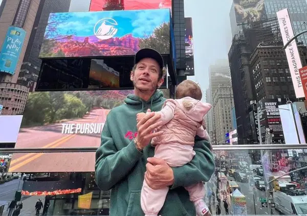 La Novello racconta Valentino Rossi: &ldquo;Abbiamo una figlia, in moto a 300 all&rsquo;ora non mi farebbe stare bene"