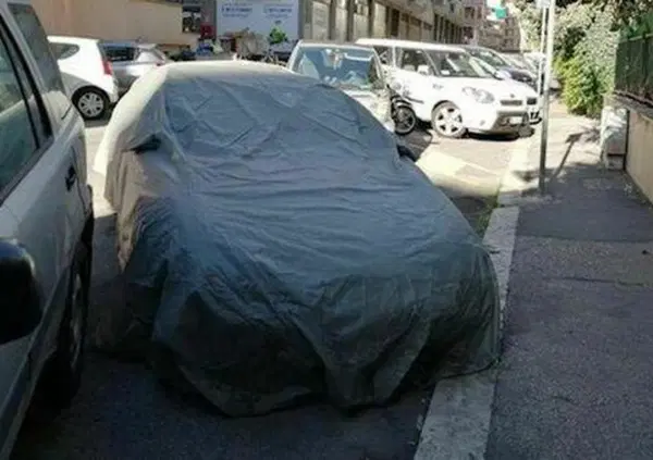 Il mistero dell'auto parcheggiata da oltre 10 anni nello stesso posto