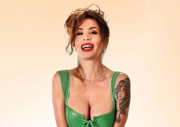 &ldquo;No al libro di Malena in Calabria". E la pornostar provoca: &ldquo;Non &egrave; la regione pi&ugrave; piccante d'Italia?"