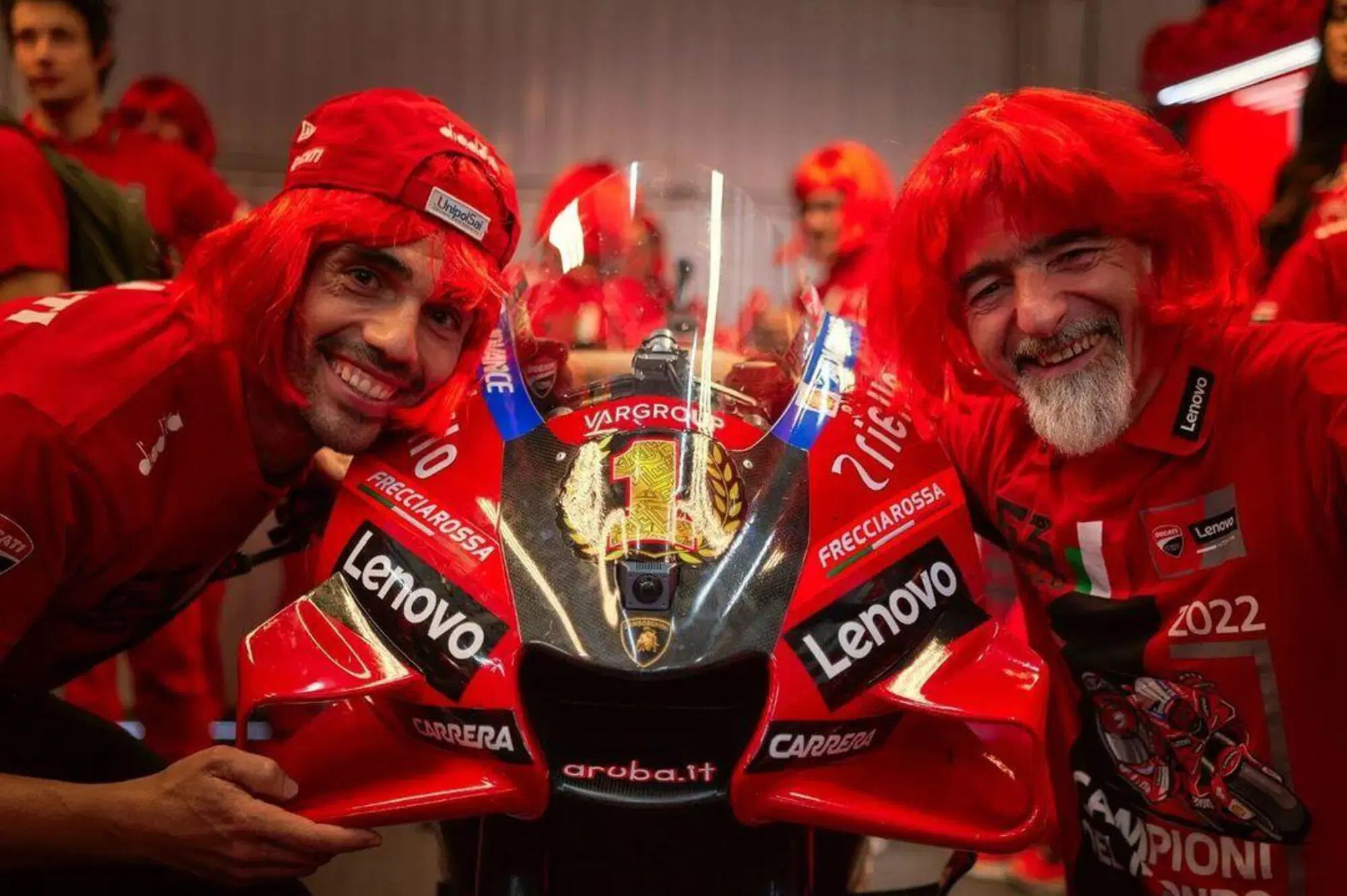 Michele Pirro e Gigi Dall'Igna con la Ducati campione del mondo