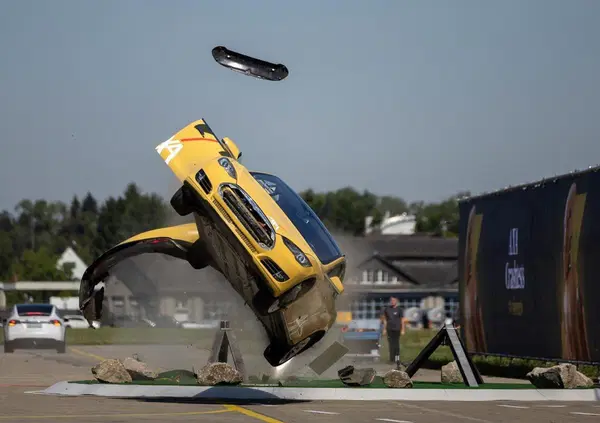 Auto elettriche, ancora non ci siamo? Problemi ai freni e alle sospensioni pi&ugrave; frequenti delle auto "normali"