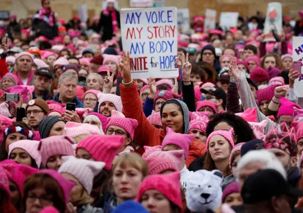 La Meloni abbassa l'Iva sugli assorbenti al 5% e le femministe mute. Tutta invidia? 