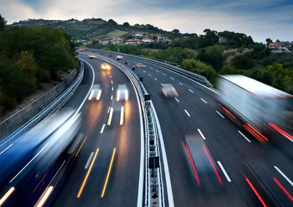 Ecco perch&eacute; non sar&agrave; pi&ugrave; possibile superare i limiti di velocit&agrave;: la tecnologia &egrave; un vantaggio, ma ha anche un costo