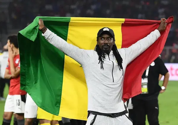 Ok, ma chi &egrave; Aliou Ciss&eacute;, coach del Senegal, che somiglia a SnoopDogg e soprannominato Bob Marley?