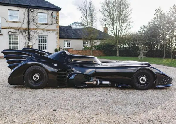 All'asta la Bat-mobile del film di Tim Burton: ecco quanto costa l'auto dell'uomo pipistrello