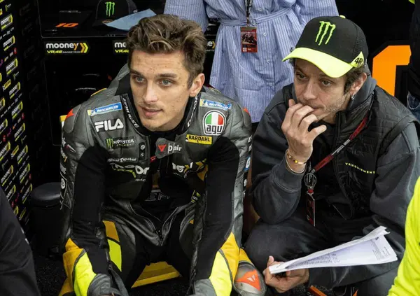 "Sono il fratello di Valentino Rossi? Non cambia niente!". Luca Marini sta in piedi da solo