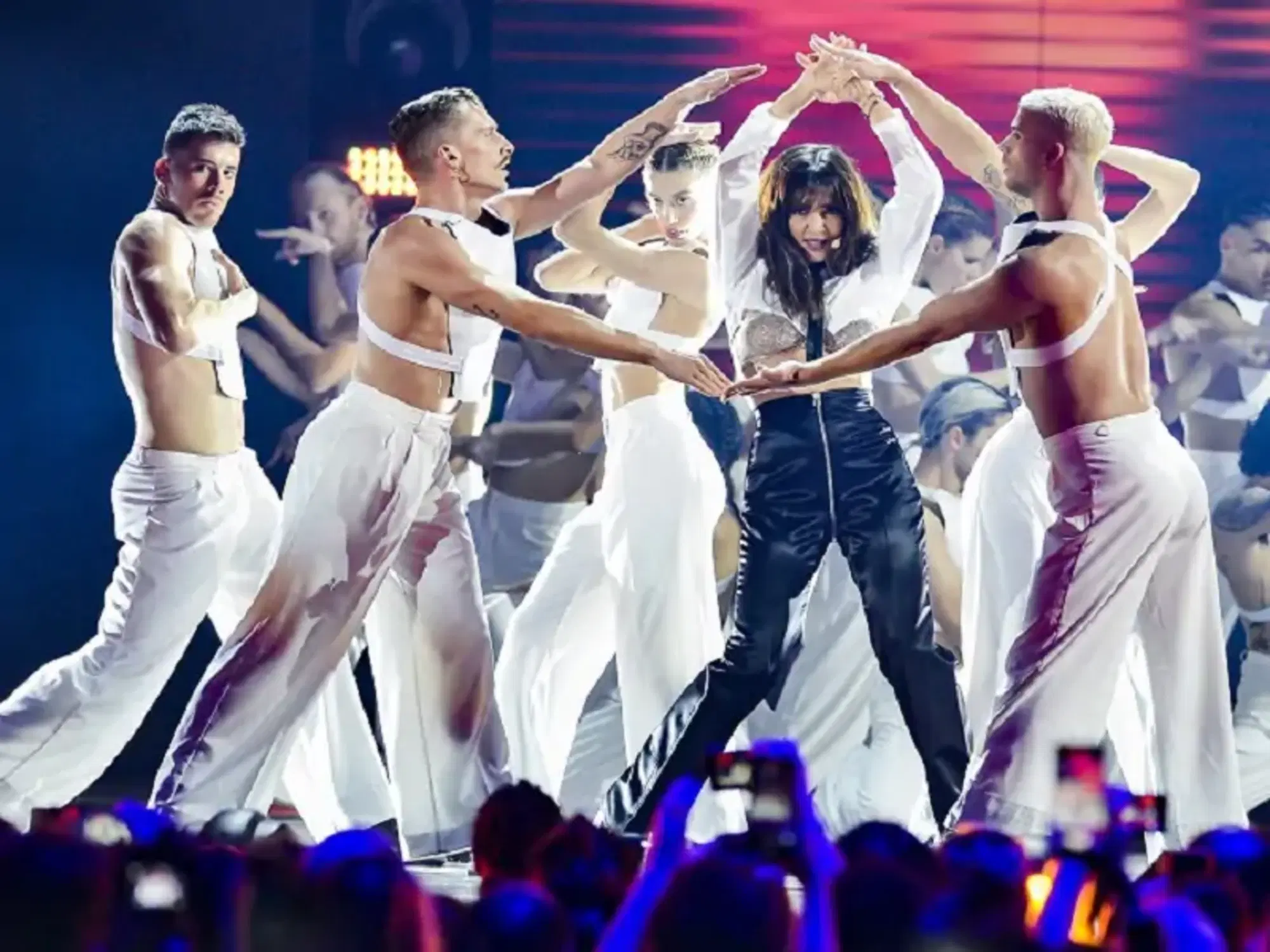 Ambra Angiolini canta T'appartengo a XFactor