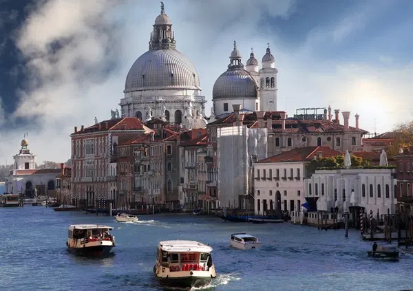 Camion con l'effige di Mussolini? Ecco cos'&egrave; successo all'azienda e al proprietario del mezzo