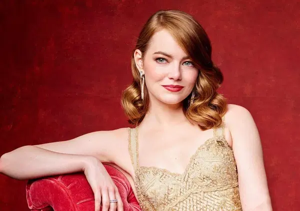 Perch&eacute; Emma Stone balla scatenata davanti a un'auto? [VIDEO]