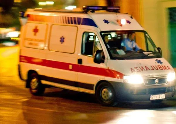 Dodicenne travolta e uccisa da un'auto: stava attraversando sulle strisce con la mamma