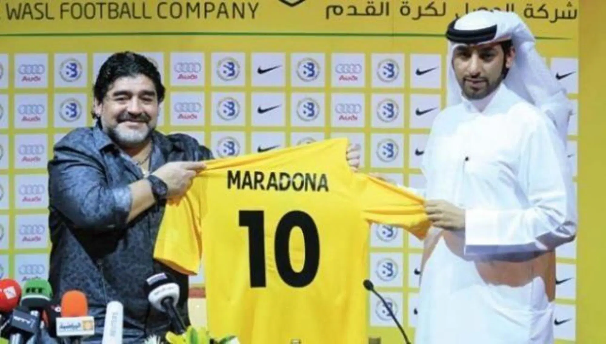 Nel 2011Maradona firma un contratto con l'Al-Wasl di Dubai