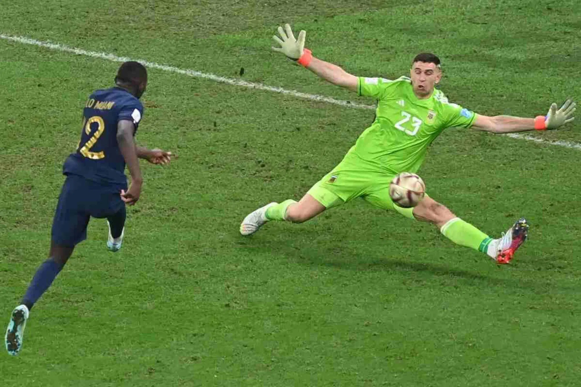 La parata decisiva di Emiliano Martinez