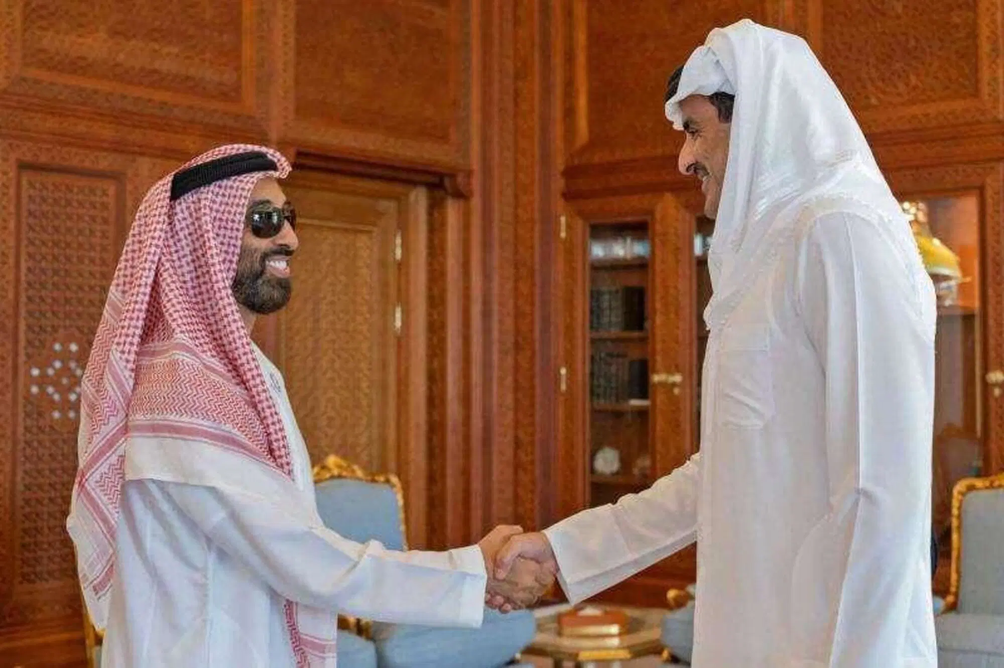 Tahnoun bin Zayed Mohammed Al Nahyan incontra l'emiro del Qatar