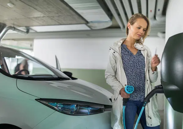 Ecco perch&eacute; l'Italia &egrave; il fanalino di coda dell'Europa nel mercato delle auto elettriche