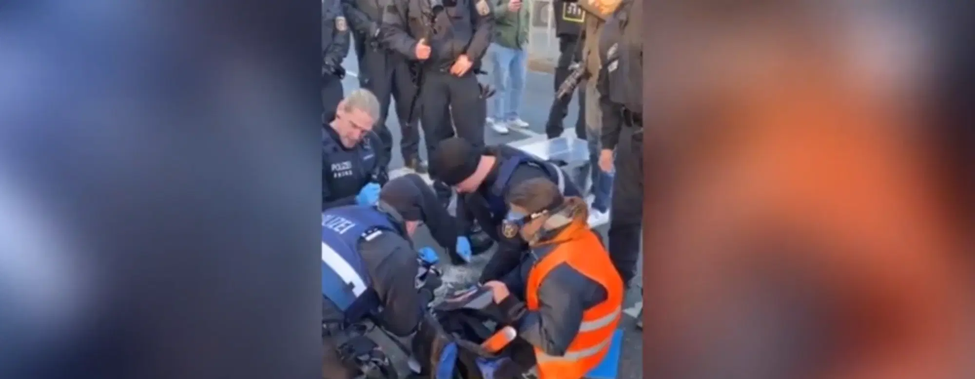 L'attivista rimasto incollato all'asfalto