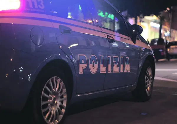 Spacciava nell'auto parcheggiata sotto casa: padre denuncia il figlio tossicodipendente