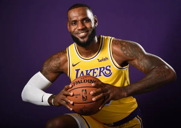 Lebron James, 38 anni e l'obiettivo di diventare il basket, non solo giocarci