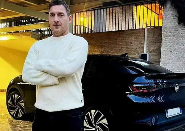 Totti pubblicizza auto ma &egrave; criticato per la sua &ldquo;carrozzeria&rdquo;: dove sono gli indignati del body shaming?