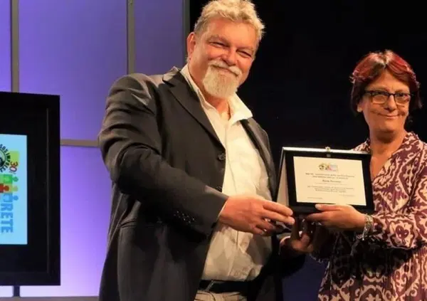 Napoli, bomba sotto l'auto della dirigente antiracket