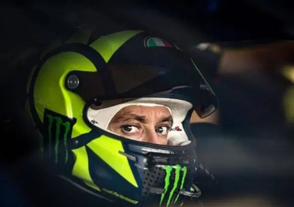 &ldquo;Esperienza mistica&rdquo; per Valentino Rossi sul kart&hellip; Aspettando la 24Ore di Dubai con la BMW