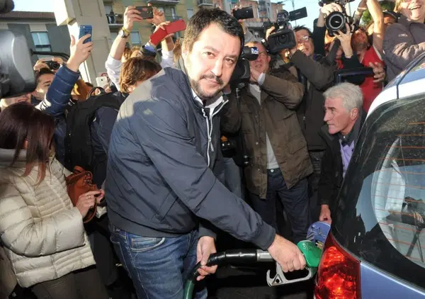 La procura di Roma ha aperto un&rsquo;inchiesta sull'aumento del prezzo della benzina: ecco cosa &egrave; successo 