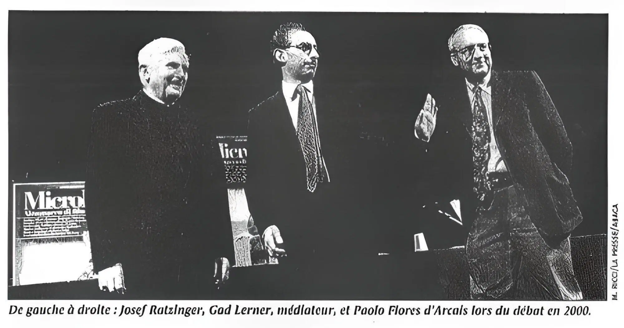 Una delle poche immagini dell'incontro di Joseph Ratzinger e Paolo Flores D'Arcais, in un dibattito del 2000 moderato da Gad Lerner
