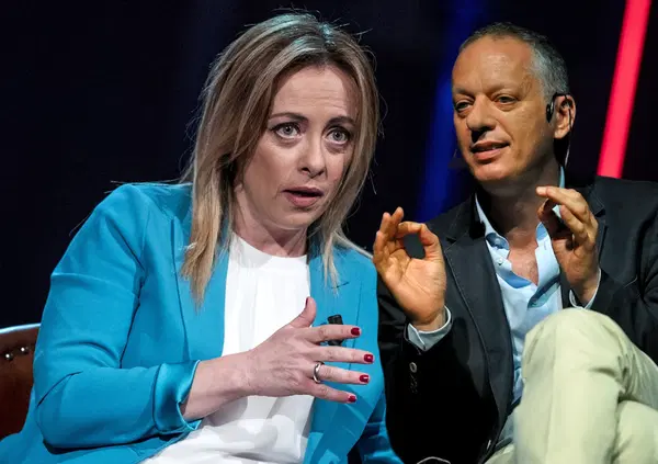 Per Peter Gomez la Meloni mente sul taglio delle accise alla benzina: &ldquo;A smentirla &egrave; lo stesso programma elettorale&rdquo; [VIDEO]