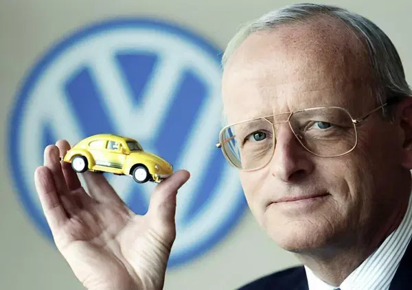 Volkswagen, addio a Carl Hahn il manager che fece del Maggiolino un'icona pop