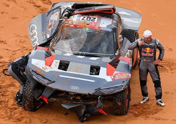 Carlos Sainz e l&rsquo;assurda scoperta dopo l&rsquo;incidente alla Dakar: &ldquo;Sono tornato a Madrid e stavo male, all&rsquo;ospedale hanno trovato&hellip;&rdquo;