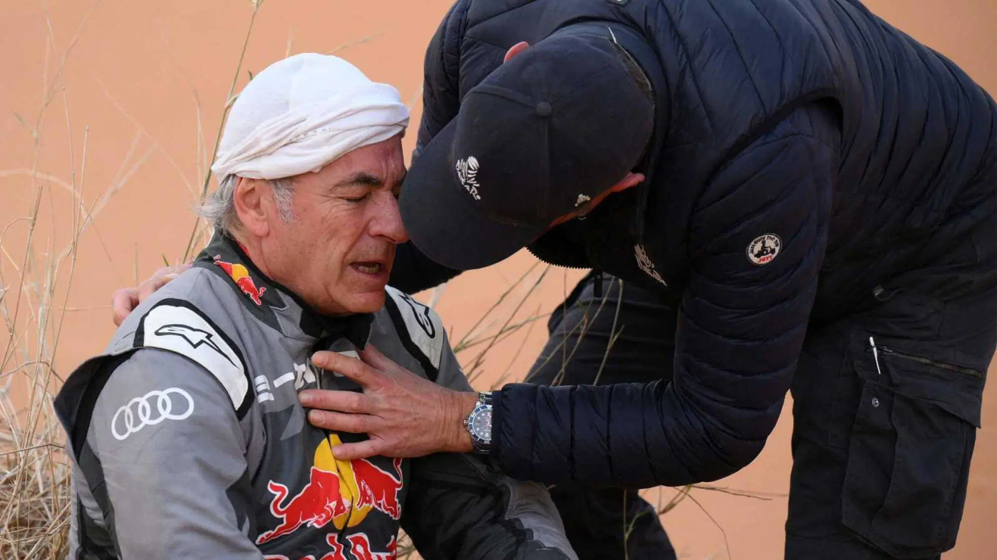 Carlos Sainz dopo l'incidente nella nona tappa della Dakar