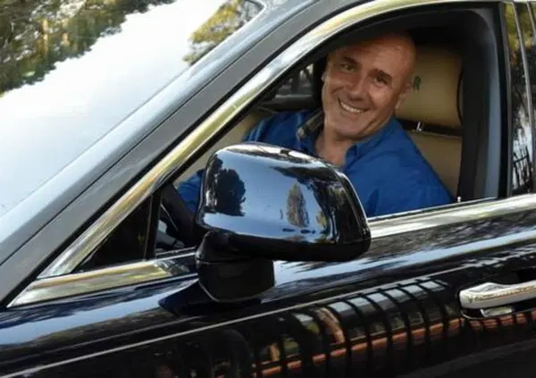 Ferrari, Rolls Royce e viaggi in giro per il mondo: un'evasione da record