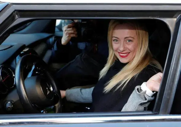 Prima di fare benzina gi&agrave; se ne vanno due euro, alla faccia delle accise. Cos'&egrave; questa storia?