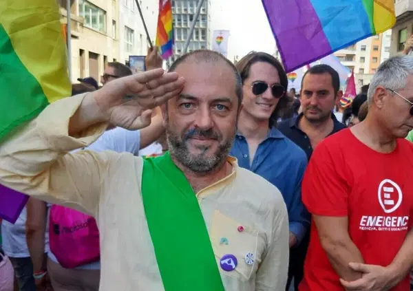 Ok, ma chi &egrave; il candidato che fa campagna elettorale sull'app per incontri gay?