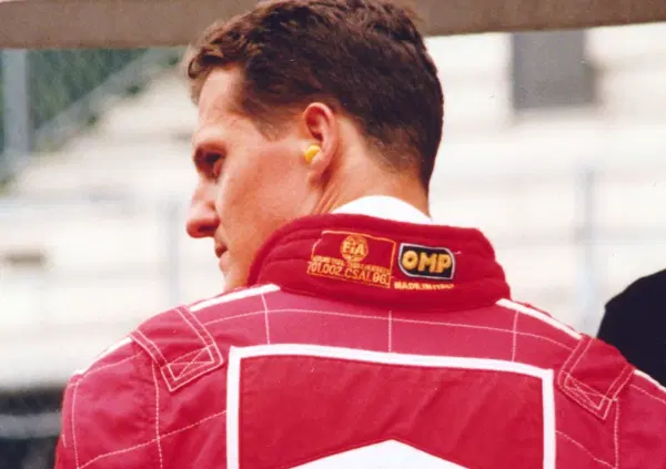 Indifeso ma per sempre pi&ugrave; grande di chi l'ha tradito: la terribile storia delle foto rubate di Michael Schumacher