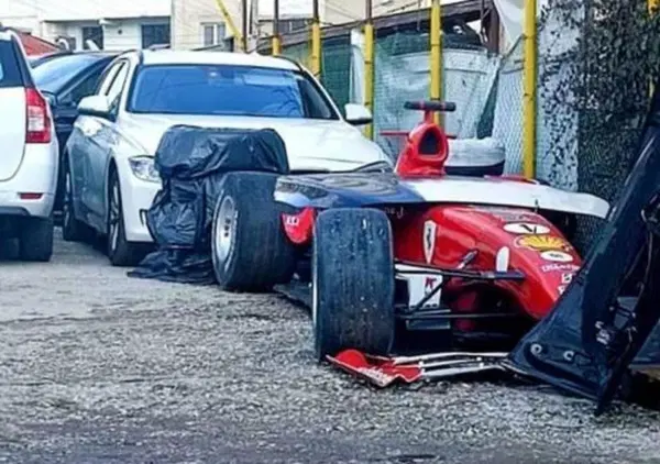 Una Ferrari da Formula 1 abbandonata: la storia della foto della F2005 "in discarica" che ha fatto il giro del mondo