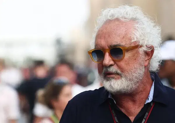 Folla di scioperanti contro Flavio Briatore: "Vende pizze che valgono come dieci ore del nostro lavoro"