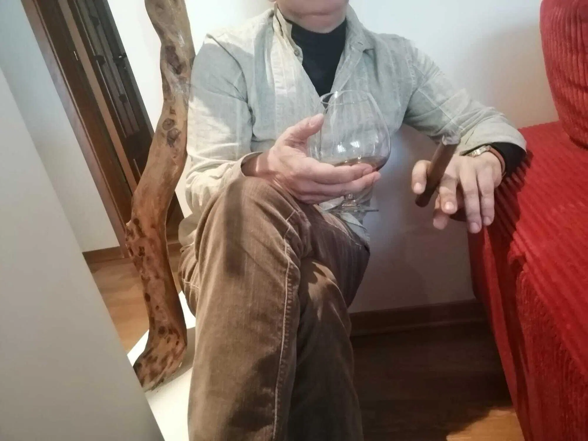 Scusate... il cognac &egrave; hennessy, il sigaro un Montecristo.