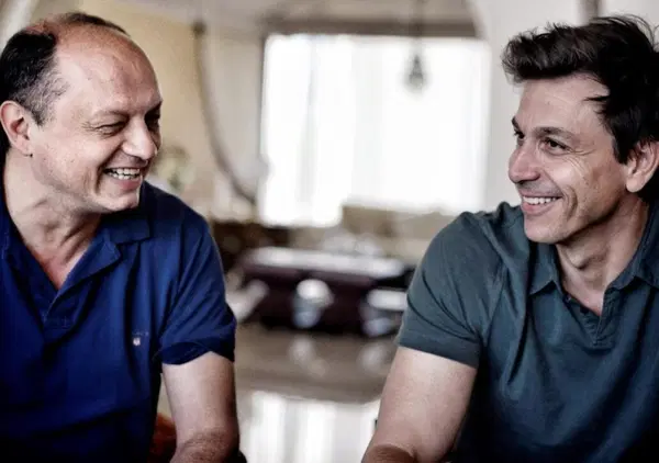 Vasseur lancia la sfida all'amico Toto Wolff: "Sono pronto a battermi con lui come un diavolo"