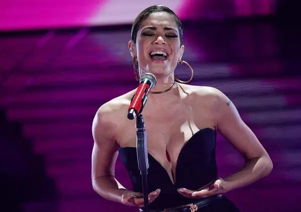 Elodie vuole essere &ldquo;putt*na fino in fondo&rdquo;? Ok, ma se vi invita in camera andate accompagnati