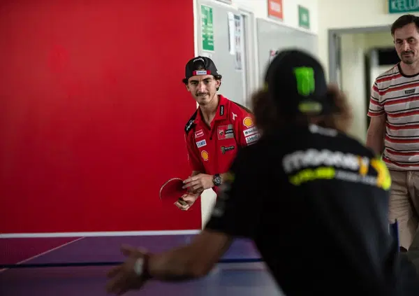 Bagnaia, Morbidelli, Bezzecchi e Marini in schiacciata: "Chi si estranea dalla lotta..." [VIDEO]