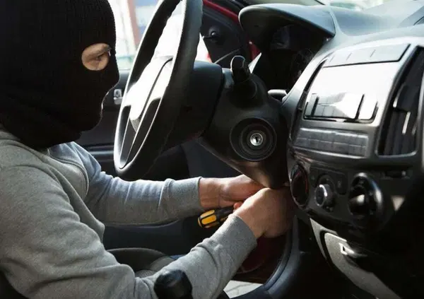 Come una challenge su TikTok ha causato furti d'auto, incidenti e morti