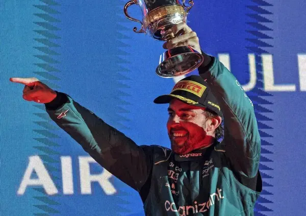 A Valentino, a Federer, a chi non avrebbe voluto mai smettere: l'inno alla fame di Fernando Alonso 