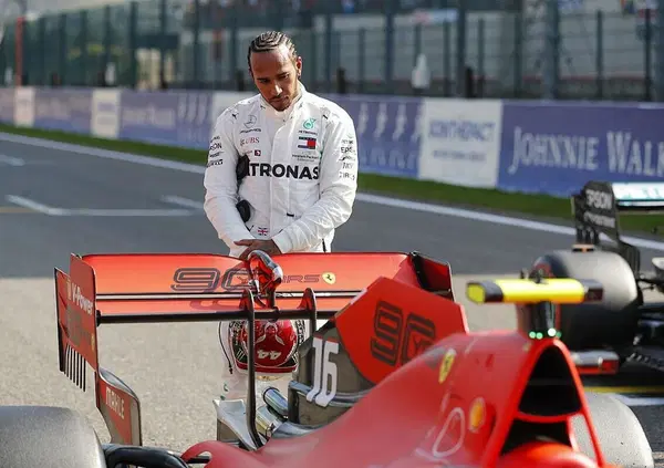 Lewis Hamilton in Ferrari? L'ipotesi dopo la delusione Mercedes che apre il mercato 